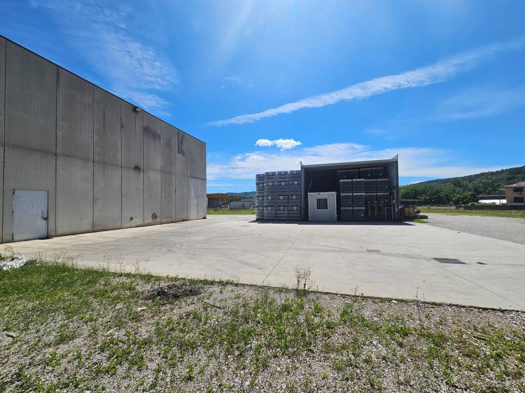 Capannone industriale in vendita a Savogna d'Isonzo