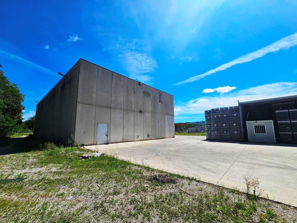 Capannone industriale in vendita a Savogna d'Isonzo