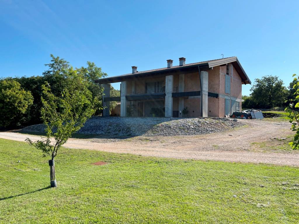 Stabile intero in vendita a Sagrado, San Martino del Carso