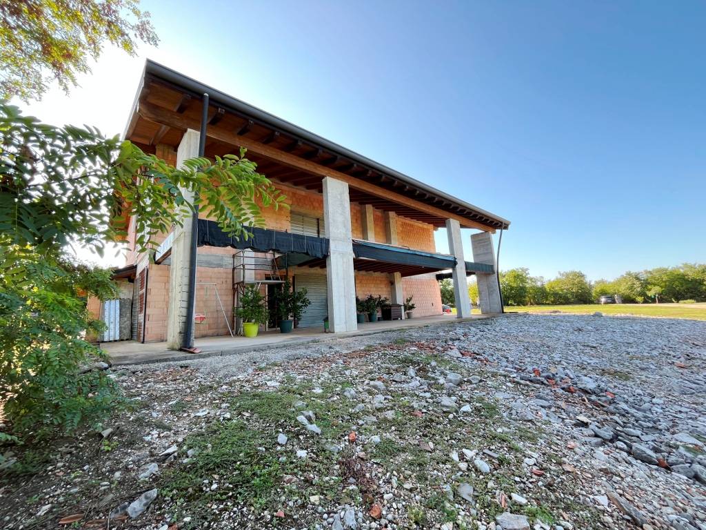 Stabile intero in vendita a Sagrado, San Martino del Carso