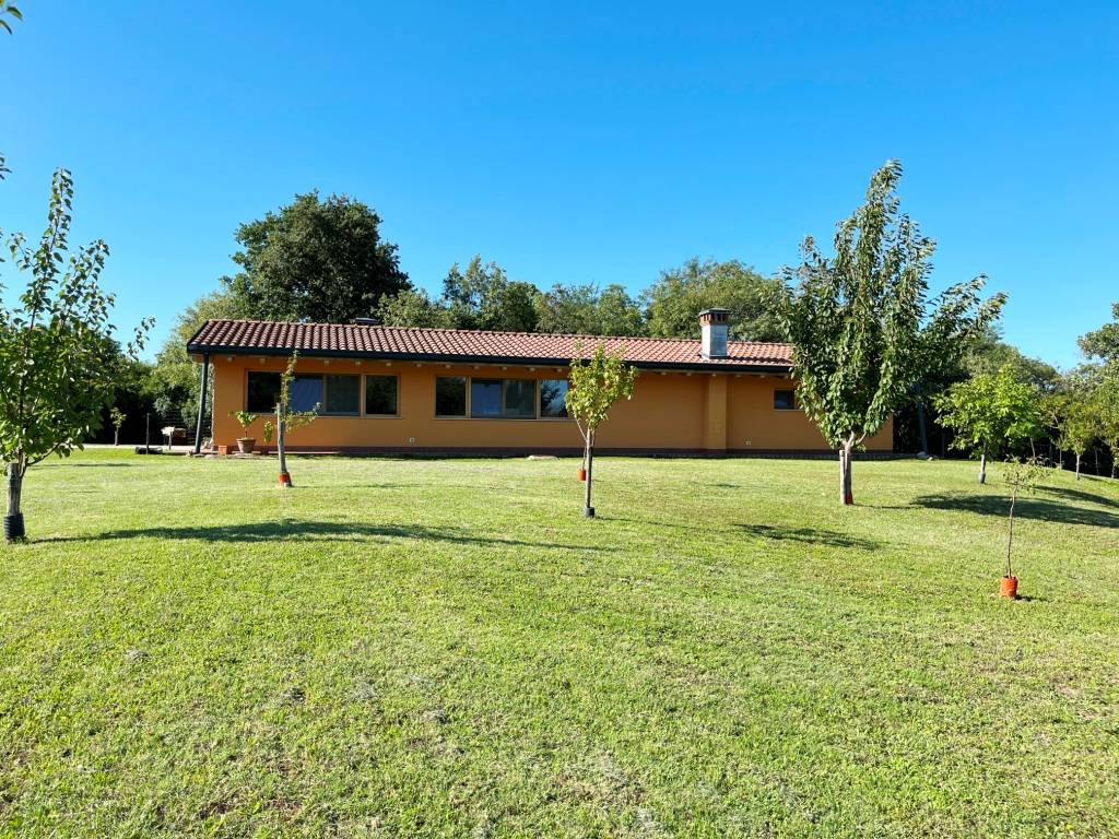 Stabile intero in vendita a Sagrado, San Martino del Carso