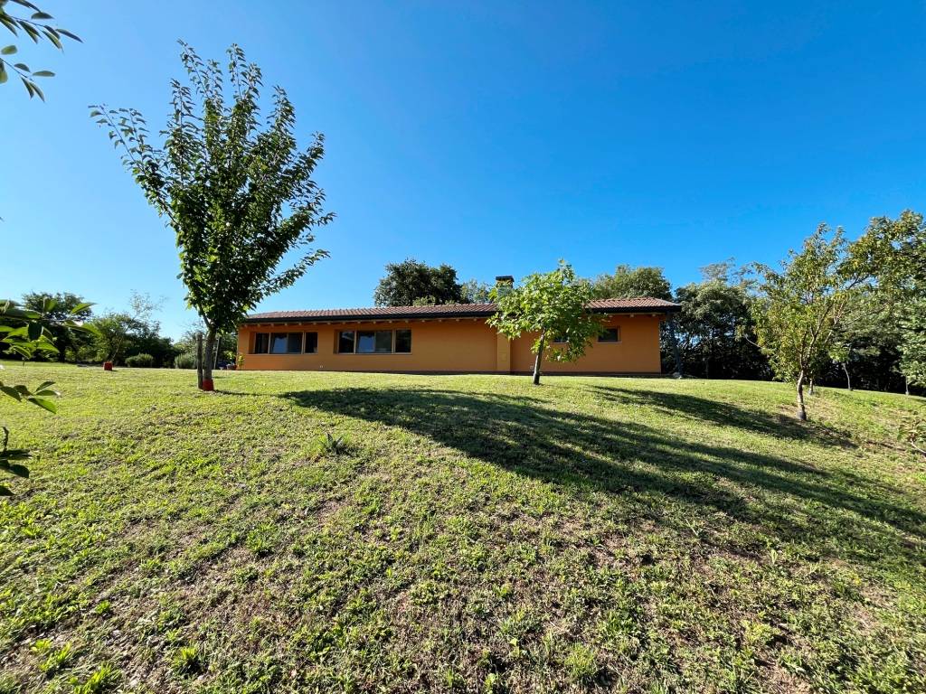 Stabile intero in vendita a Sagrado, San Martino del Carso