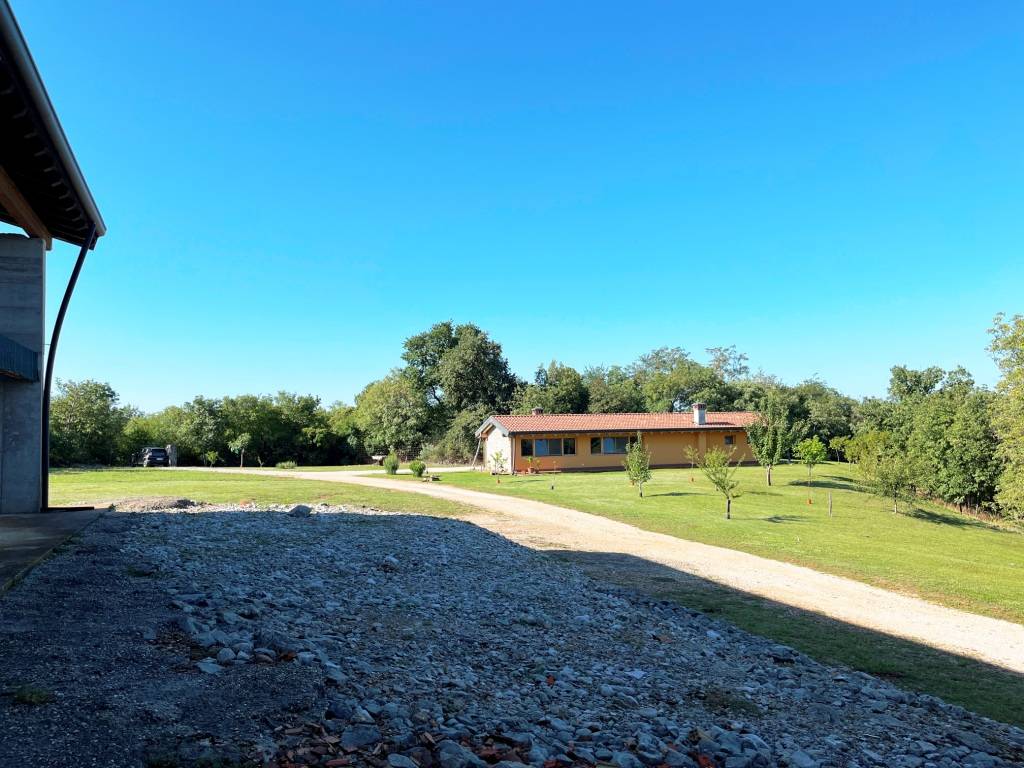 Stabile intero in vendita a Sagrado, San Martino del Carso