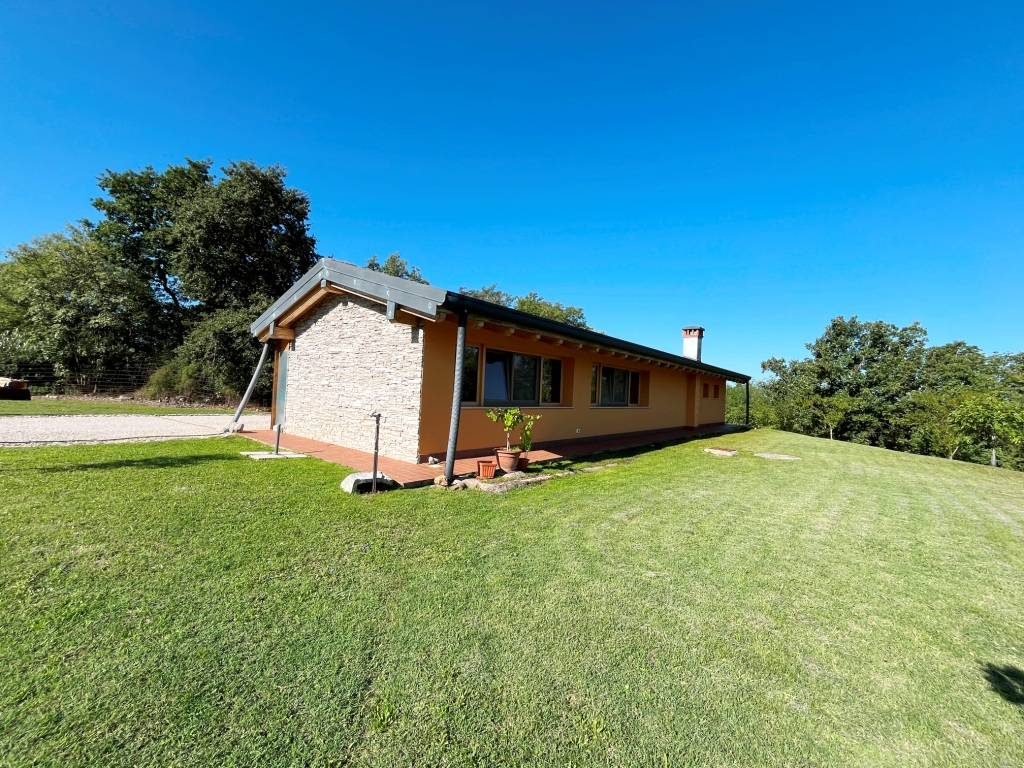 Stabile intero in vendita a Sagrado, San Martino del Carso