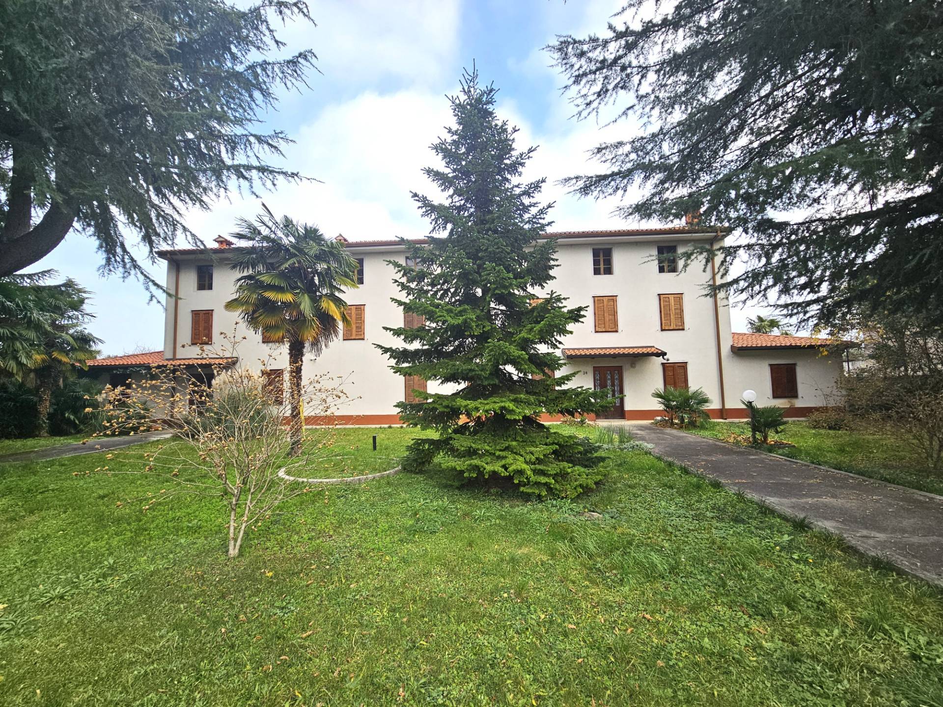 Stabile intero in vendita a Farra d'Isonzo