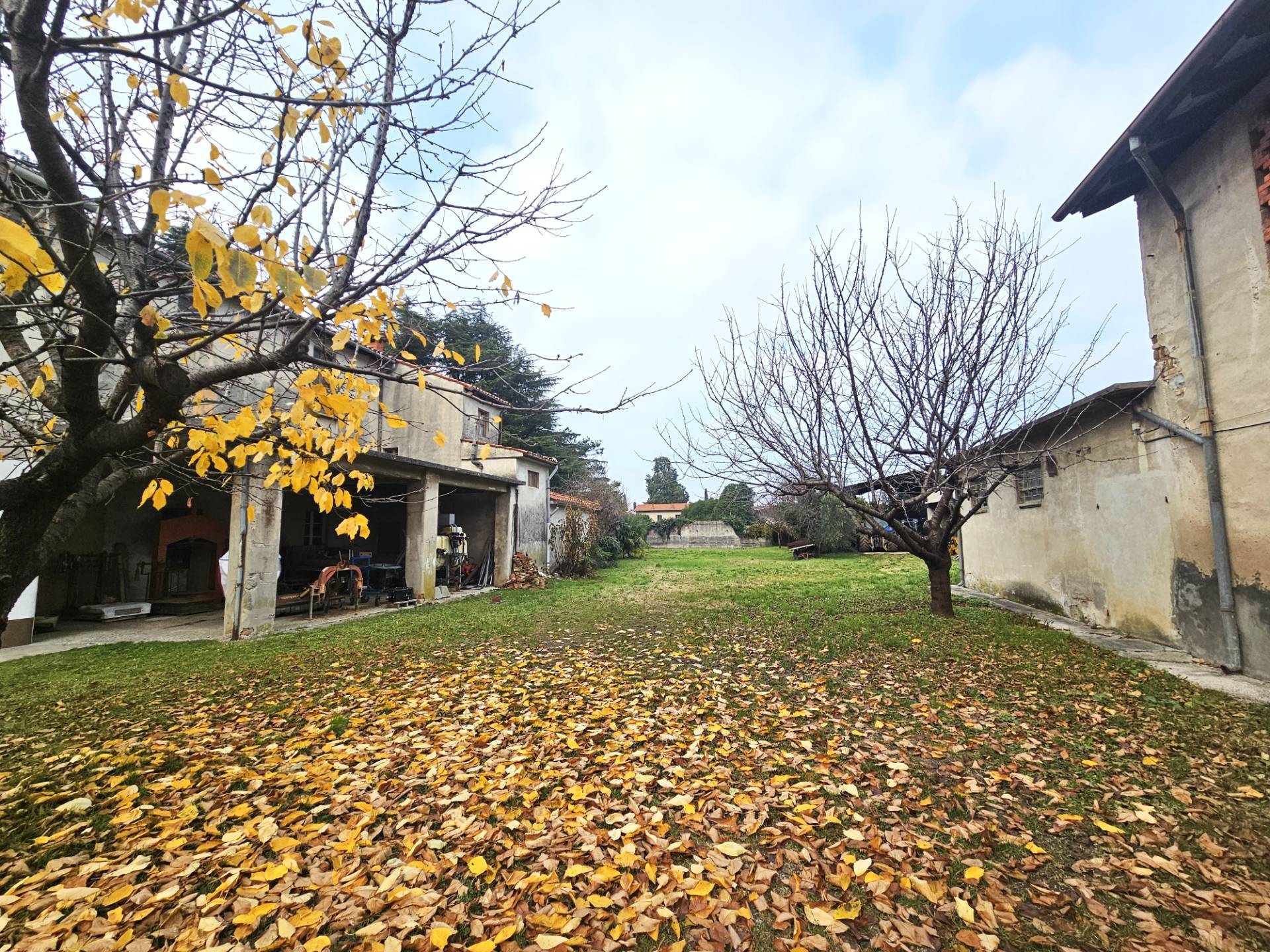 Stabile intero in vendita a Farra d'Isonzo