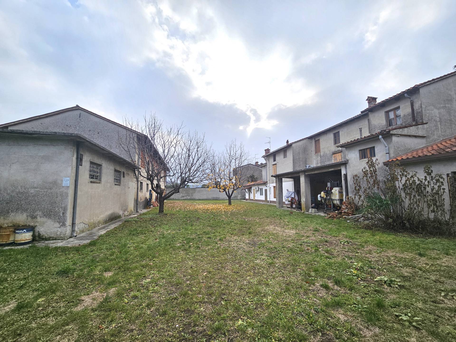 Stabile intero in vendita a Farra d'Isonzo