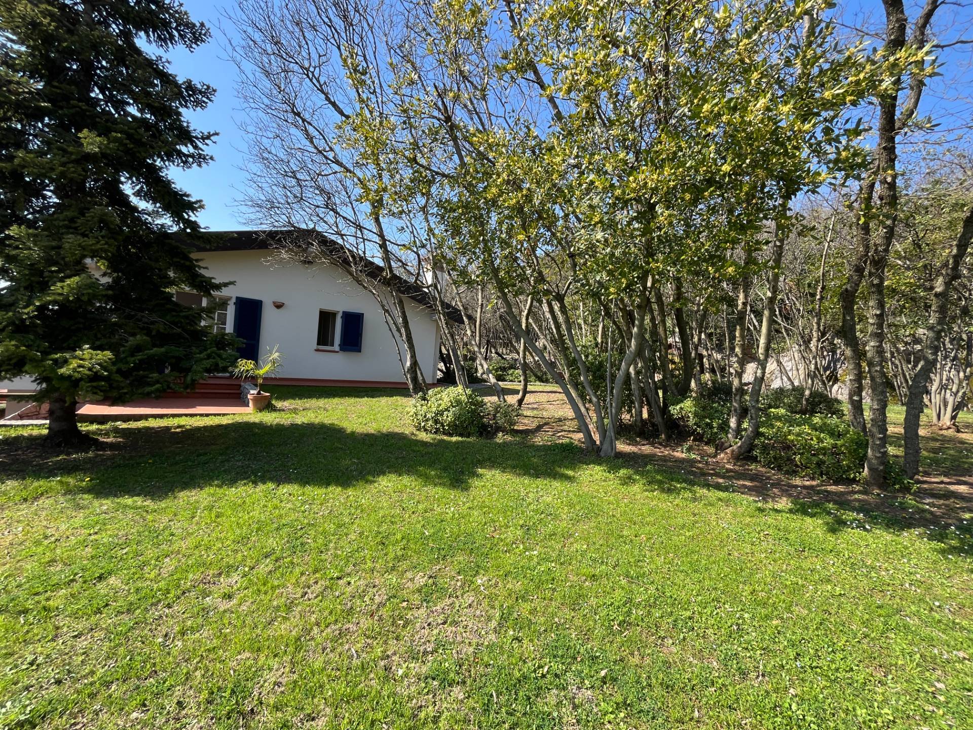 Villa in vendita a Medea