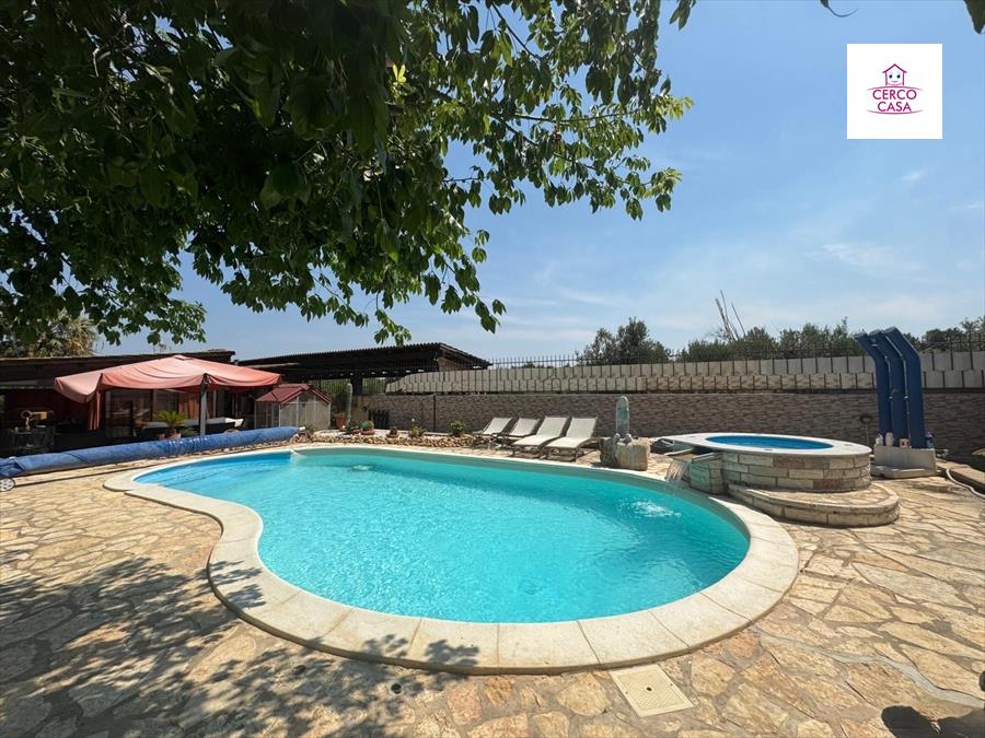 Casa indipendente con giardino in via salinagrande, Trapani