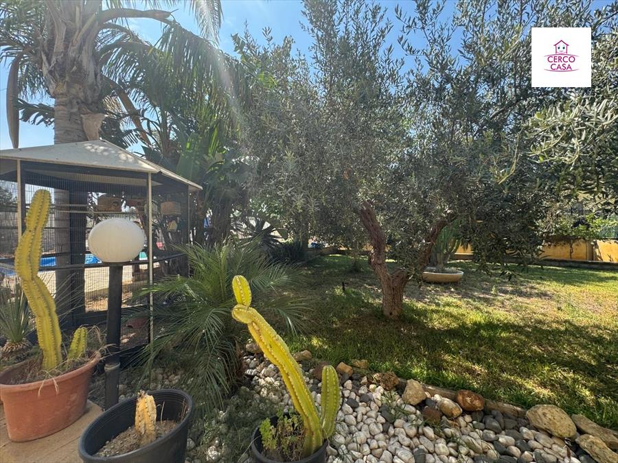 Casa indipendente con giardino in via salinagrande, Trapani