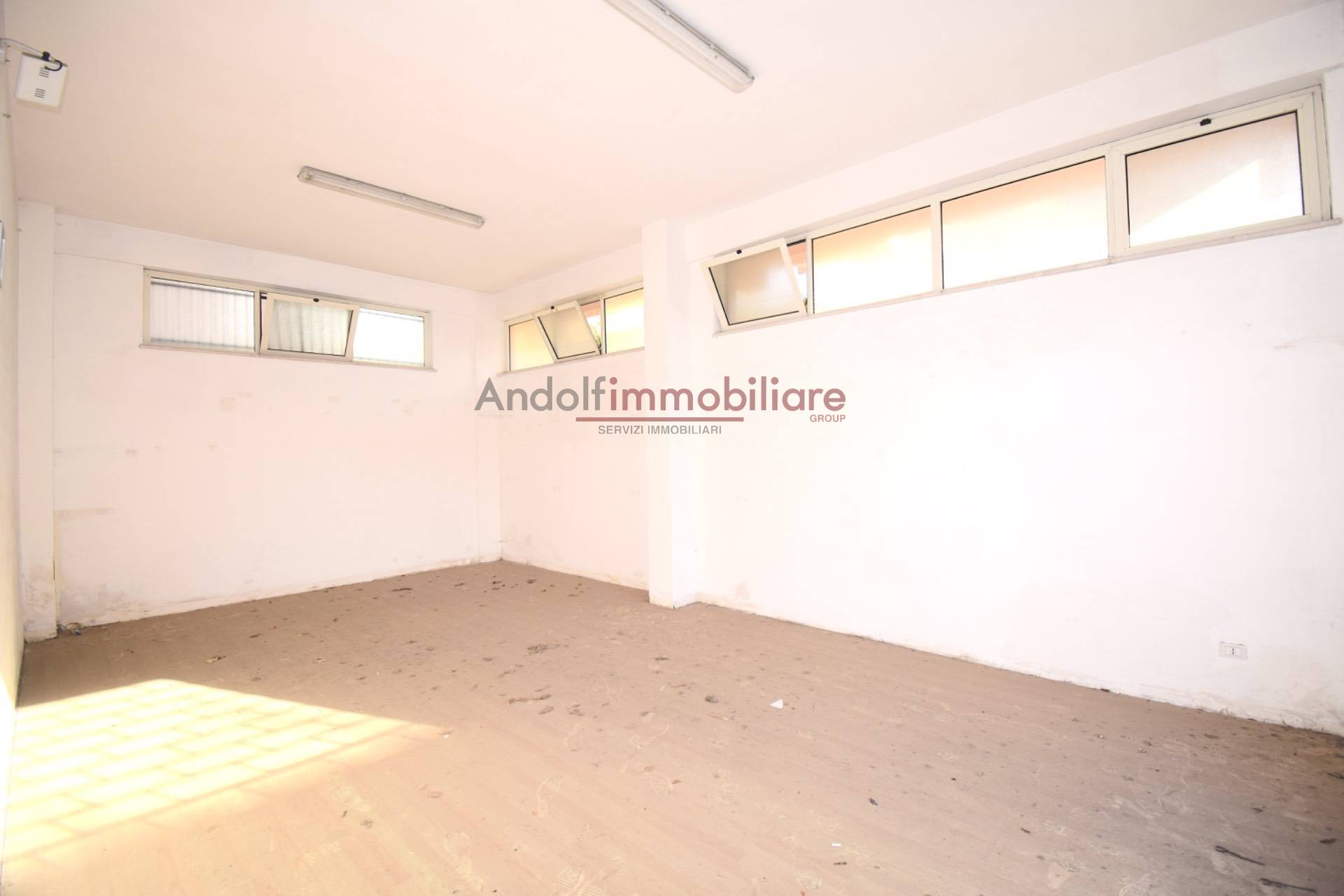 Locale commerciale in vendita a Itri