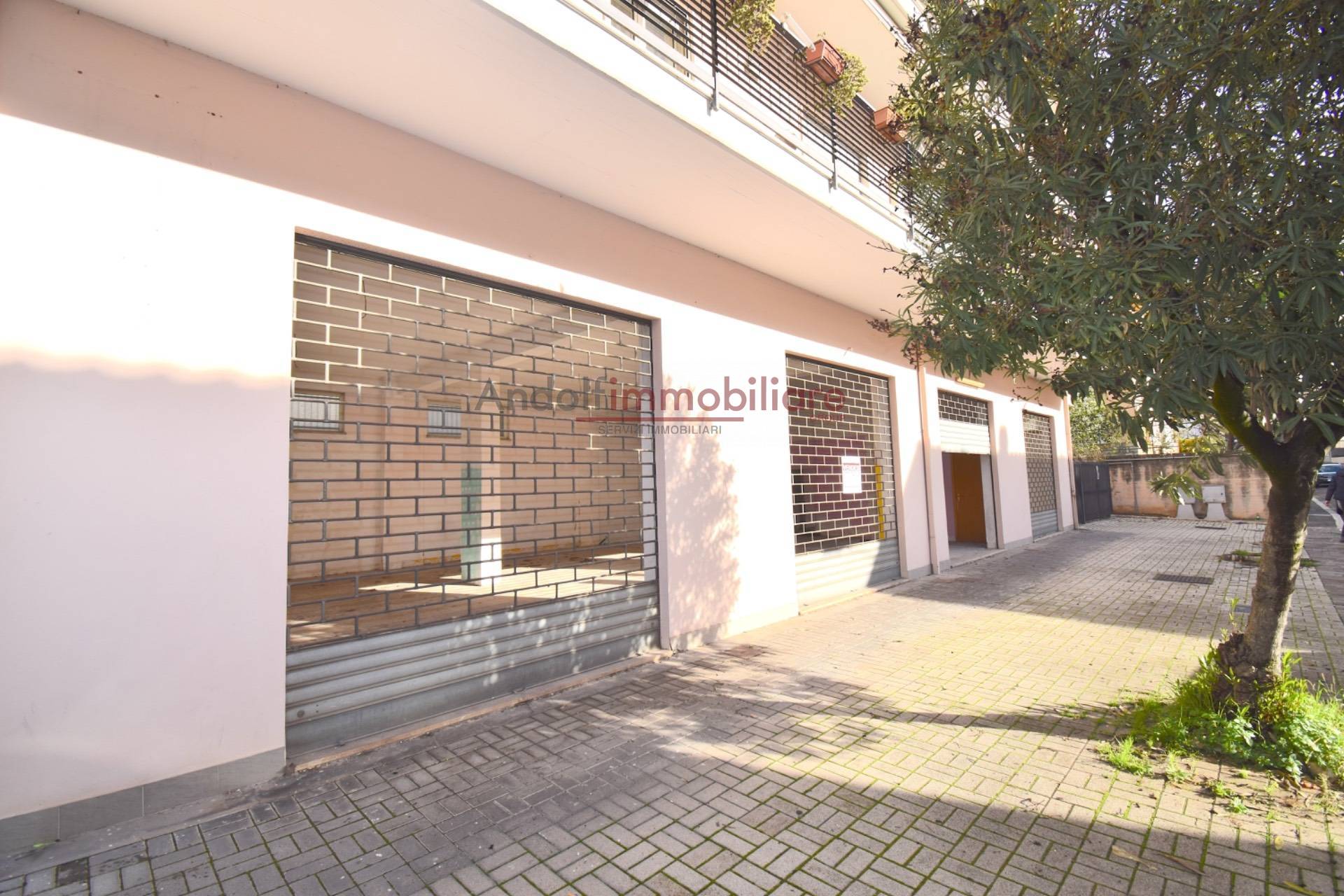 Locale commerciale in vendita a Itri