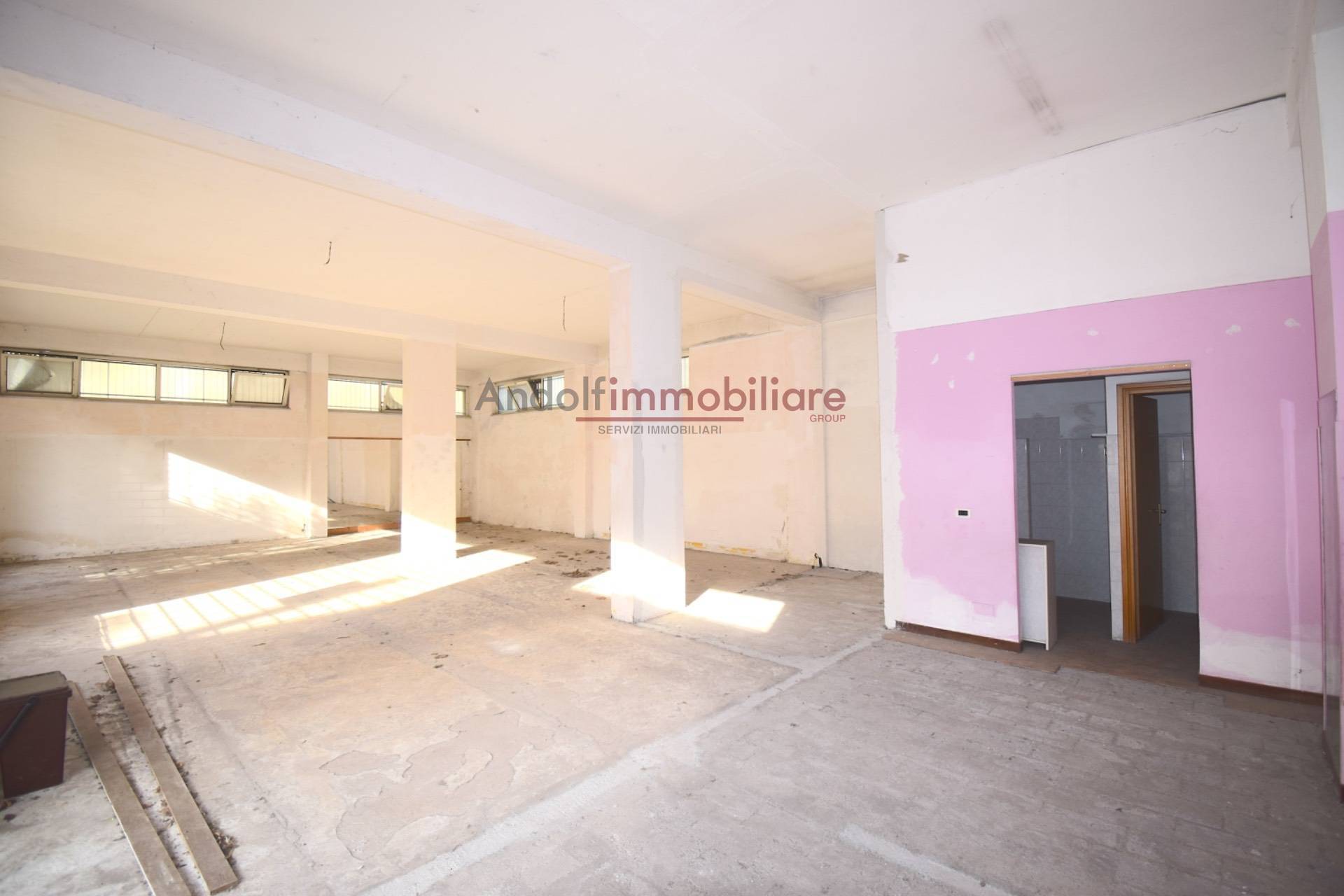 Locale commerciale in vendita a Itri