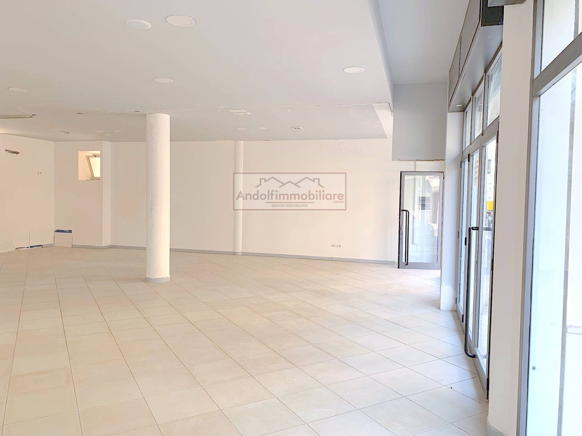 Locale commerciale in affitto a Fondi