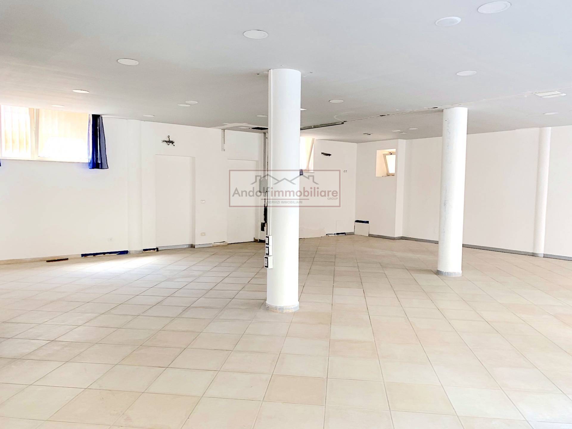 Locale commerciale in affitto a Fondi