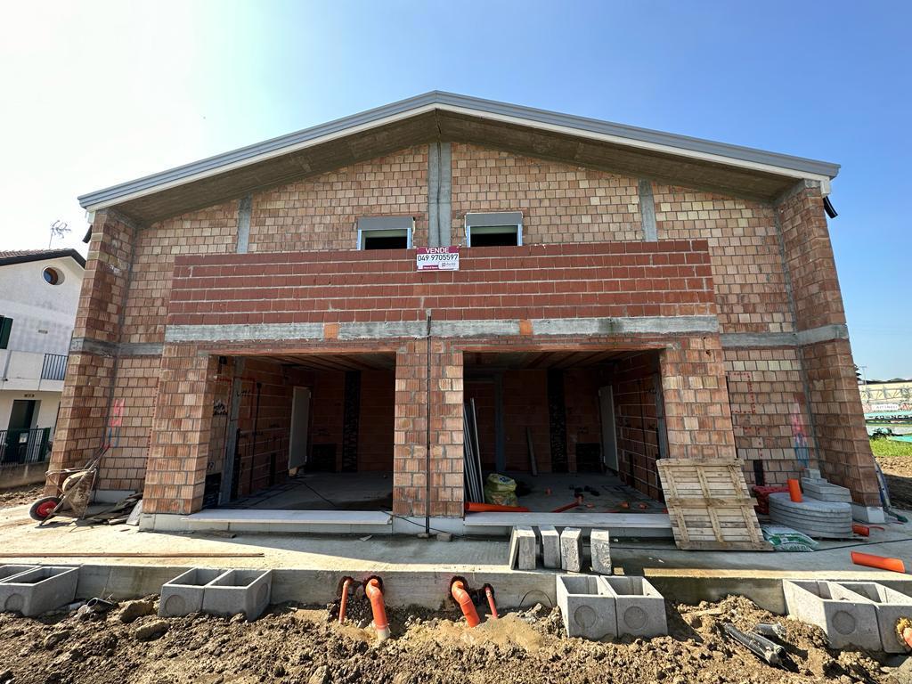 Villa con giardino a Casalserugo