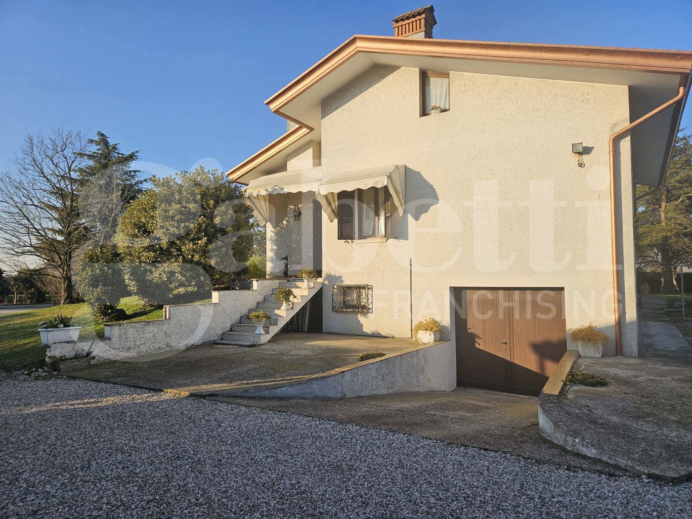 Villa con giardino a Correzzola