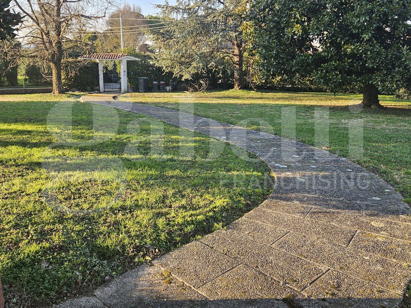 Villa con giardino a Correzzola