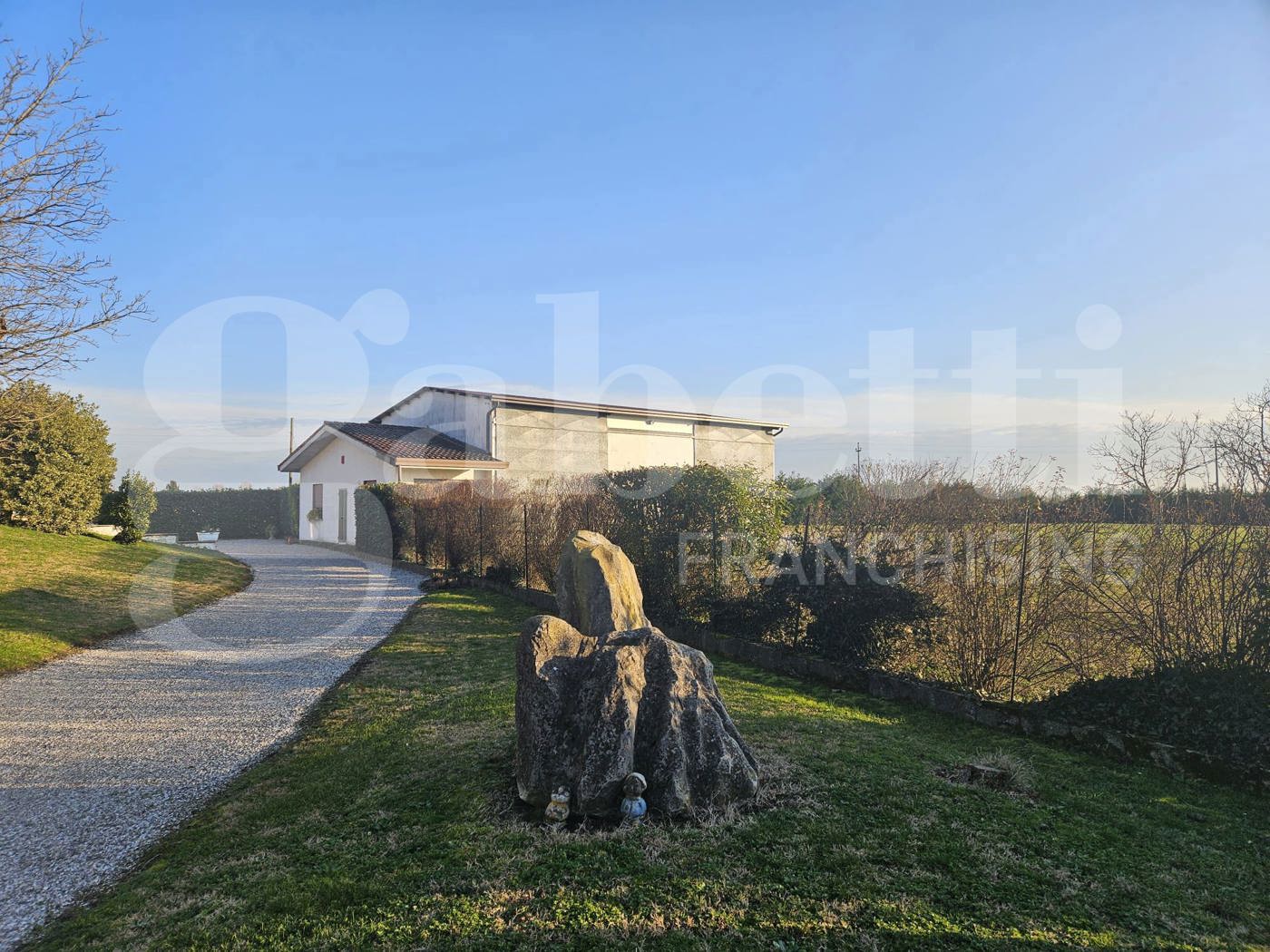 Villa con giardino a Correzzola