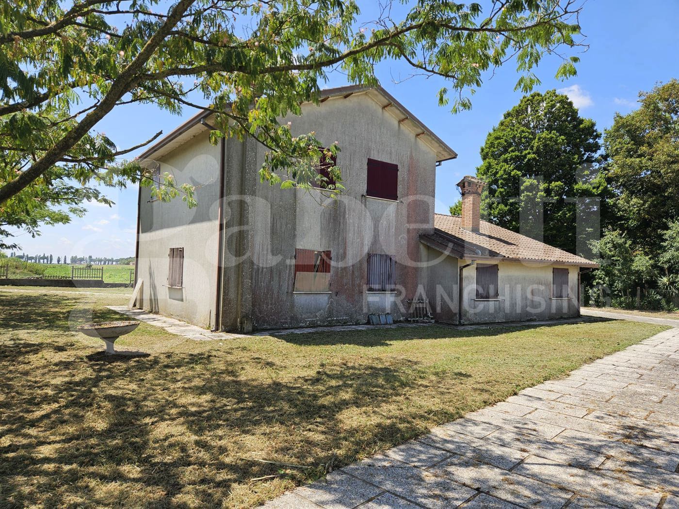 Villa con giardino a Mesola