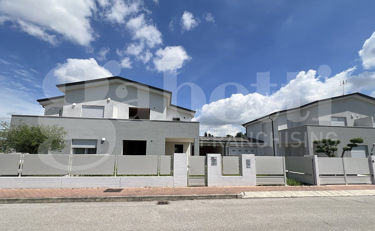 Villa Bifamiliare nuova a Foss�