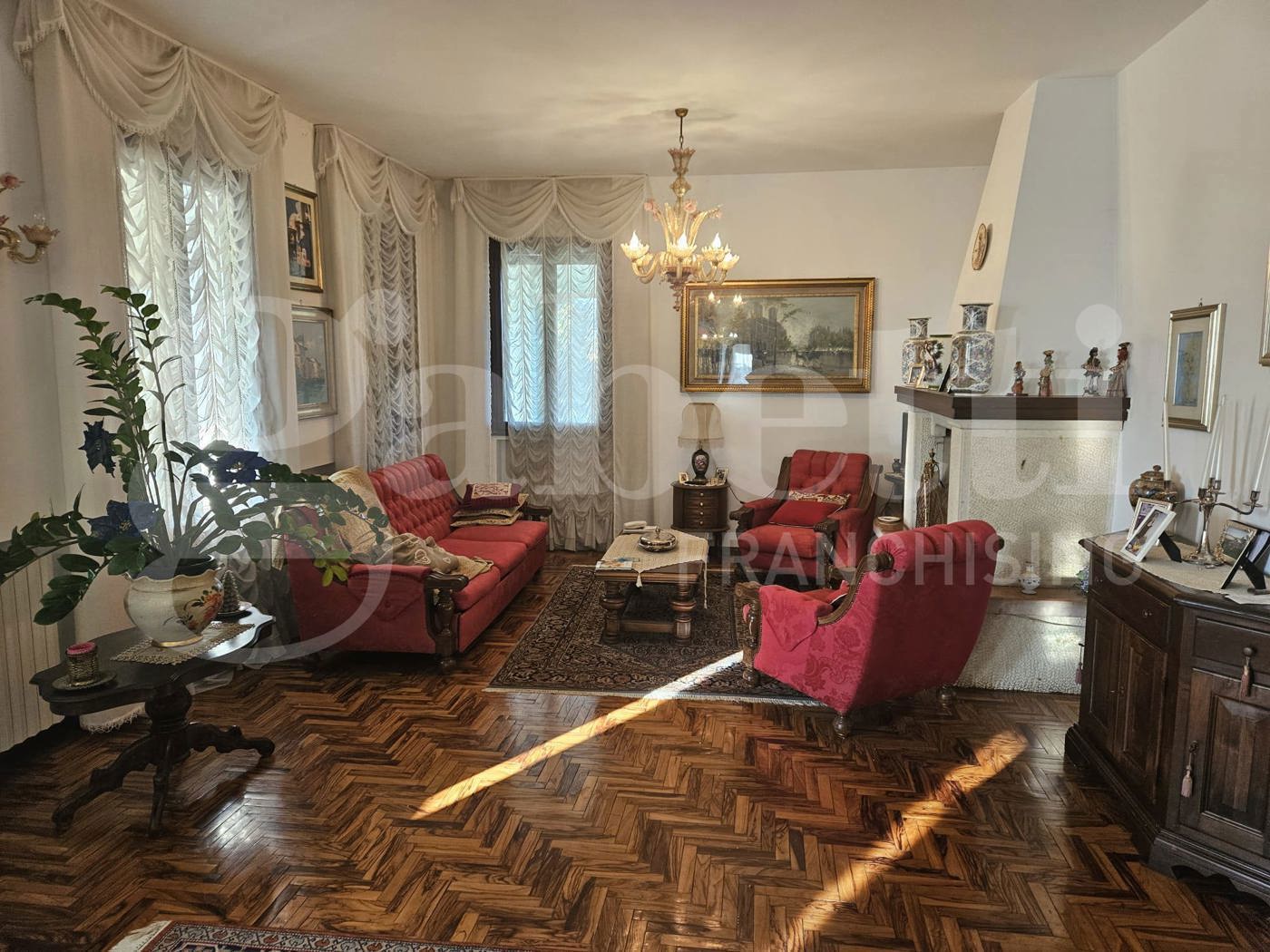 Villa con giardino a Correzzola