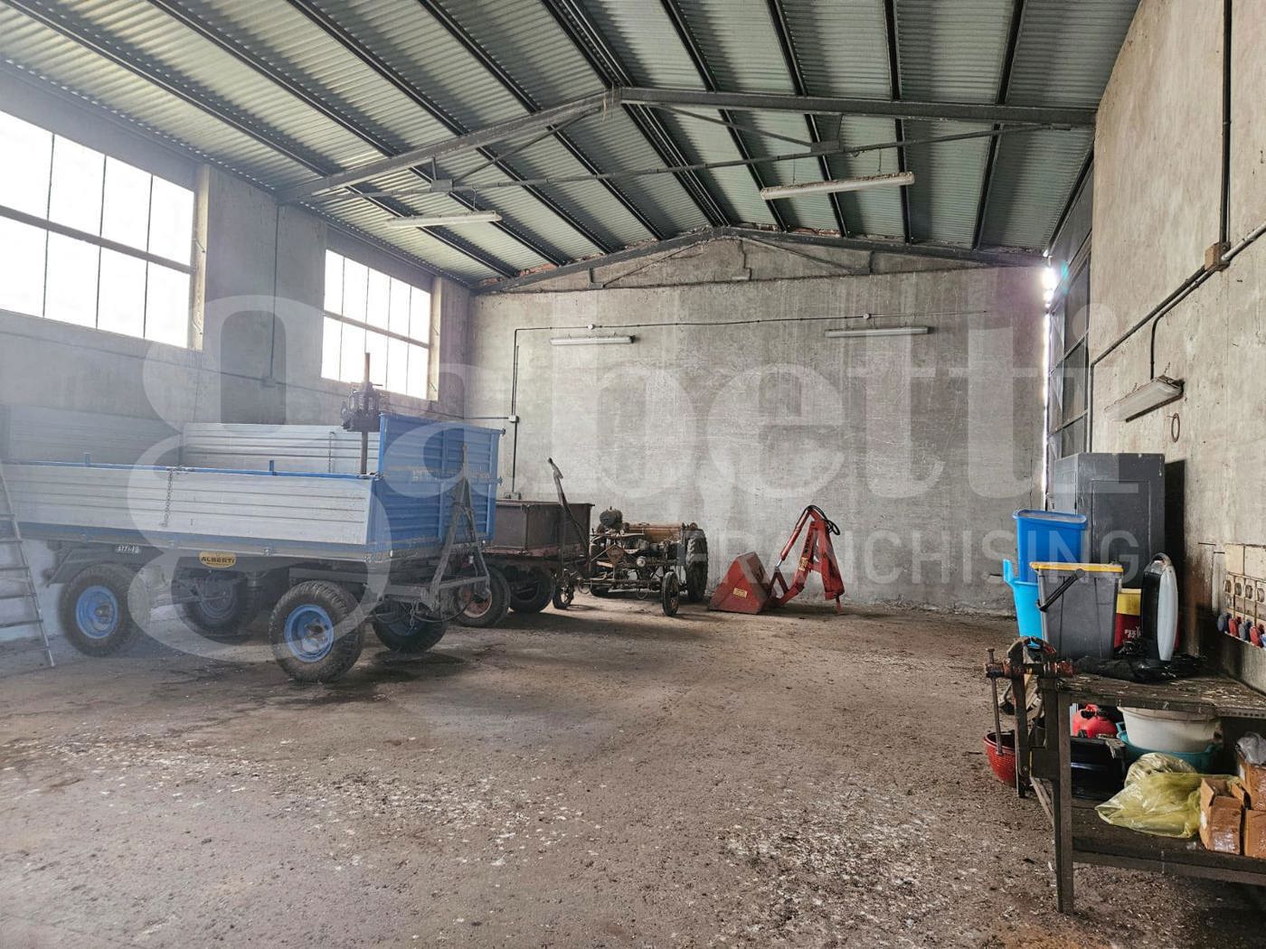 Capannone in vendita a Correzzola