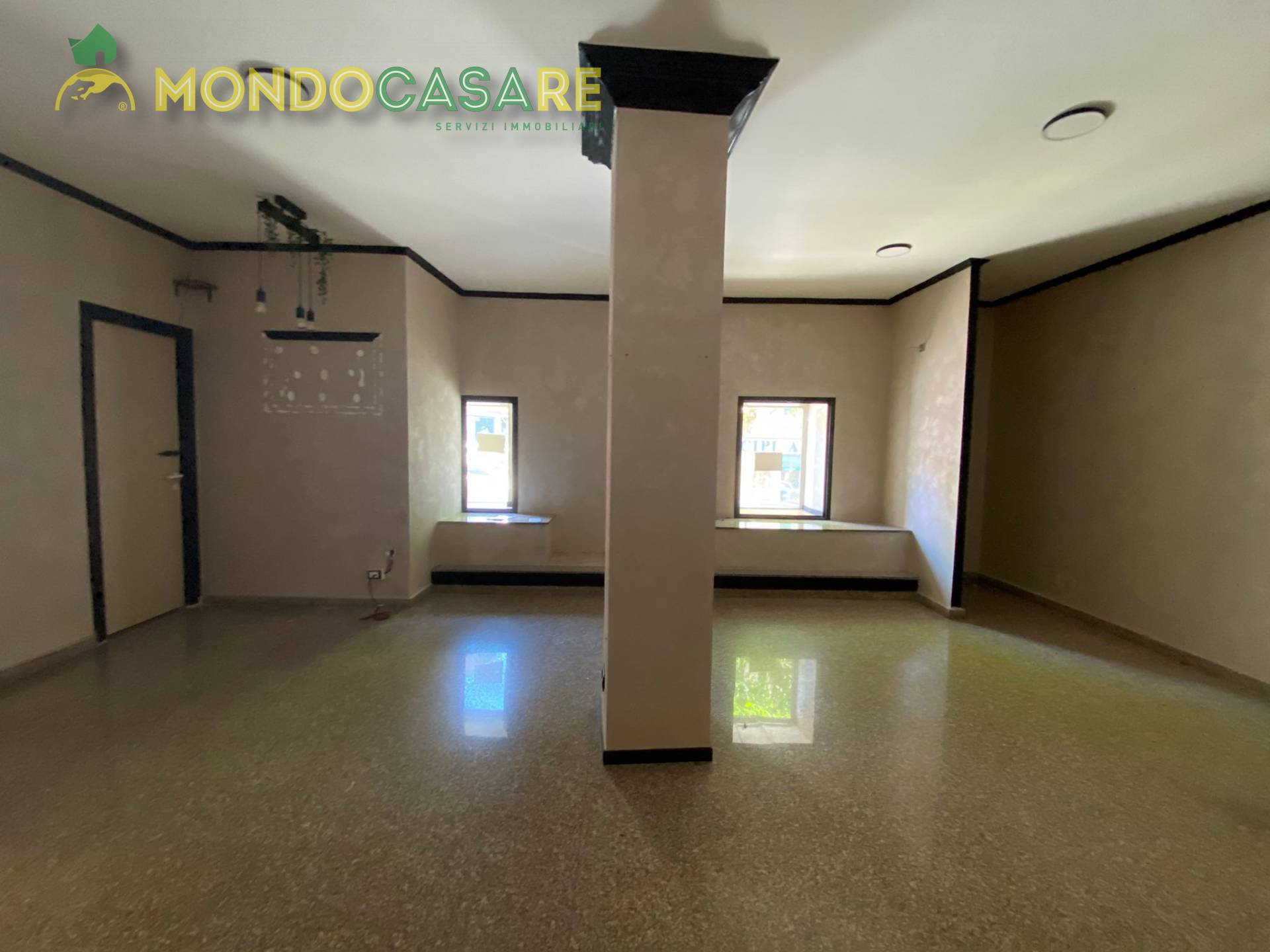 Locale commerciale in affitto a Monterotondo, Monterotondo Paese