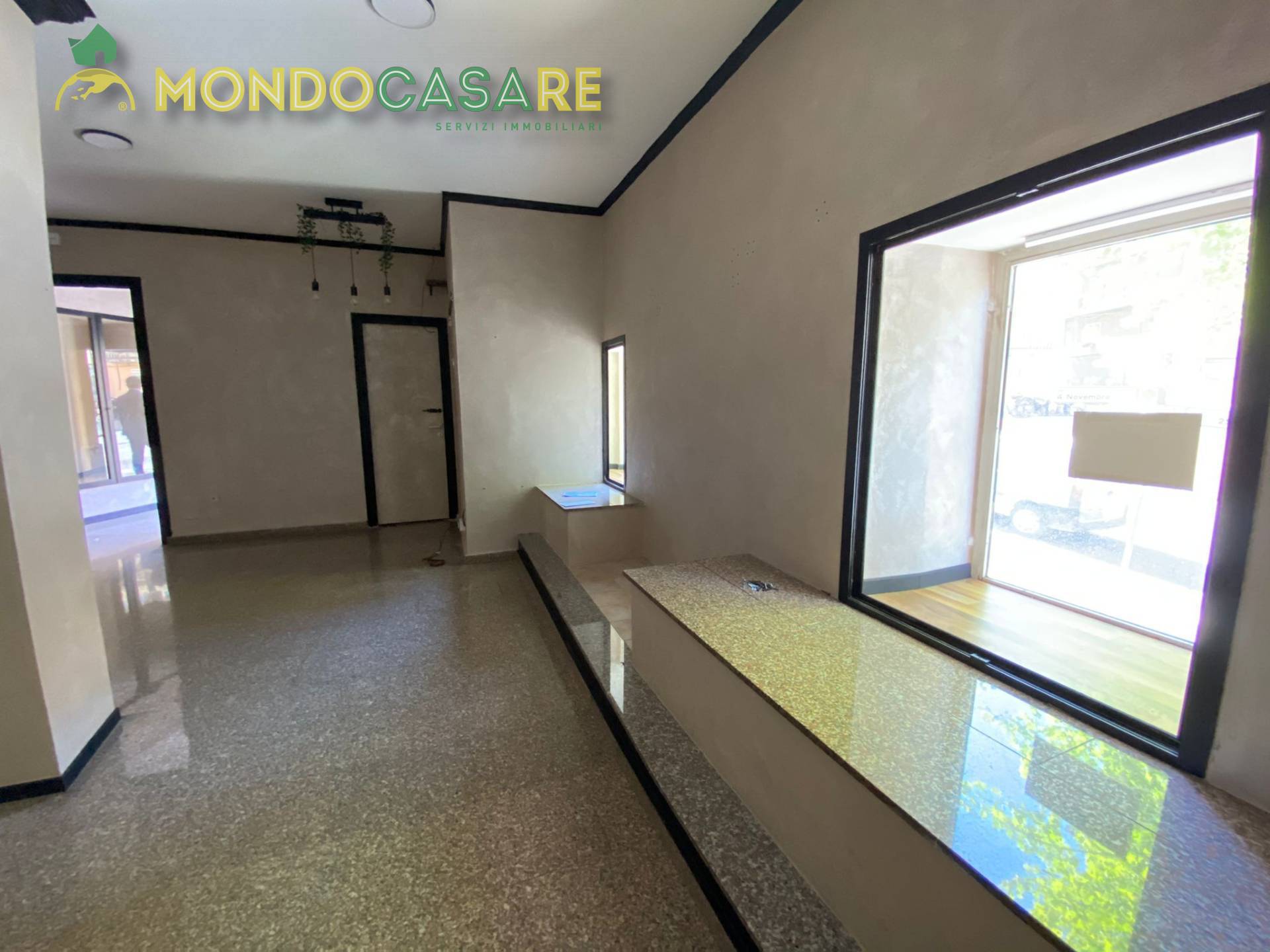 Locale commerciale in affitto a Monterotondo, Monterotondo Paese