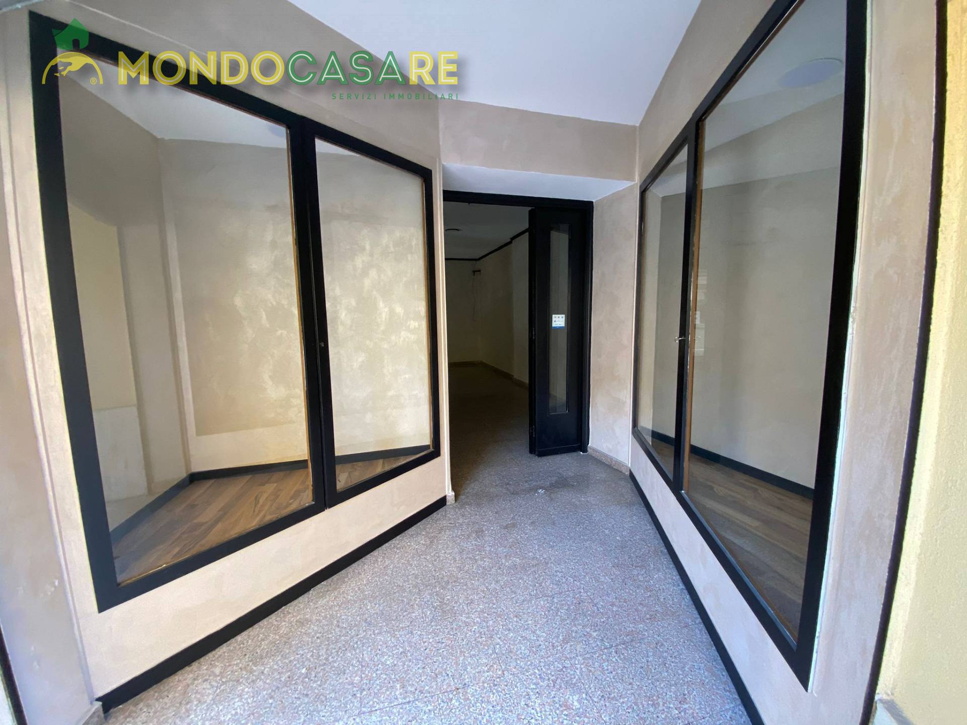 Locale commerciale in affitto a Monterotondo, Monterotondo Paese