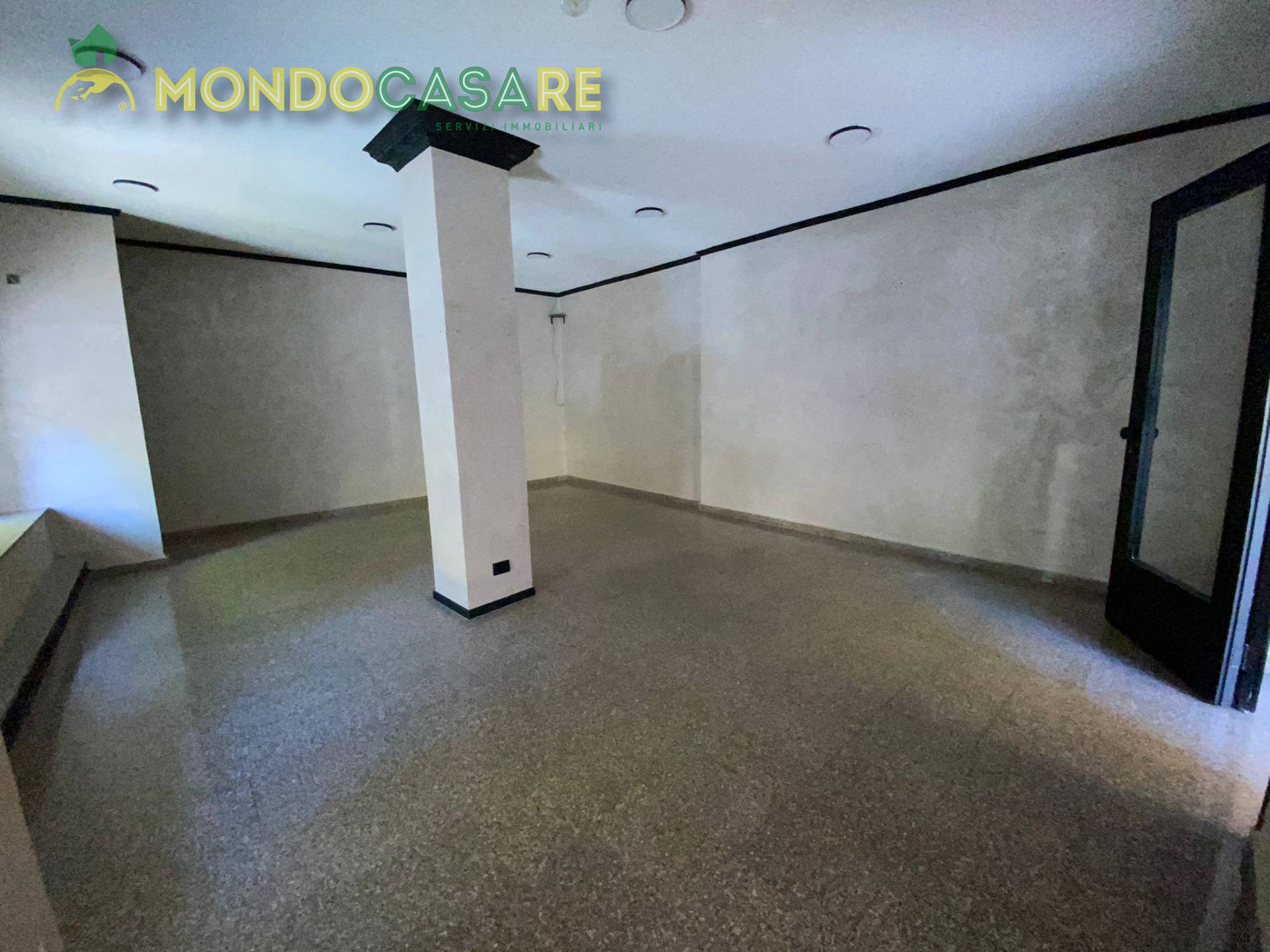 Locale commerciale in affitto a Monterotondo, Monterotondo Paese