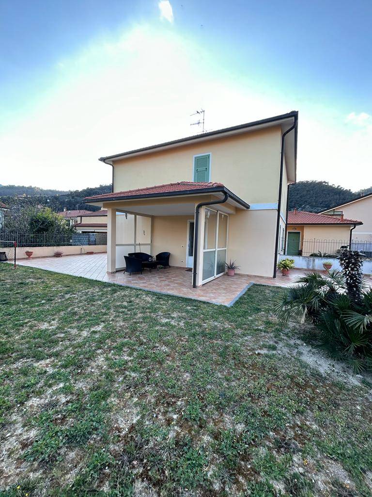 Casa indipendente con terrazzo a Camporosso