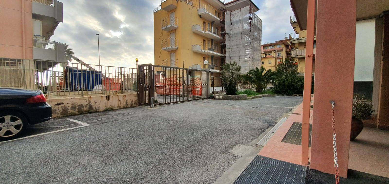 Box/Garage 25mq in vendita a Ventimiglia