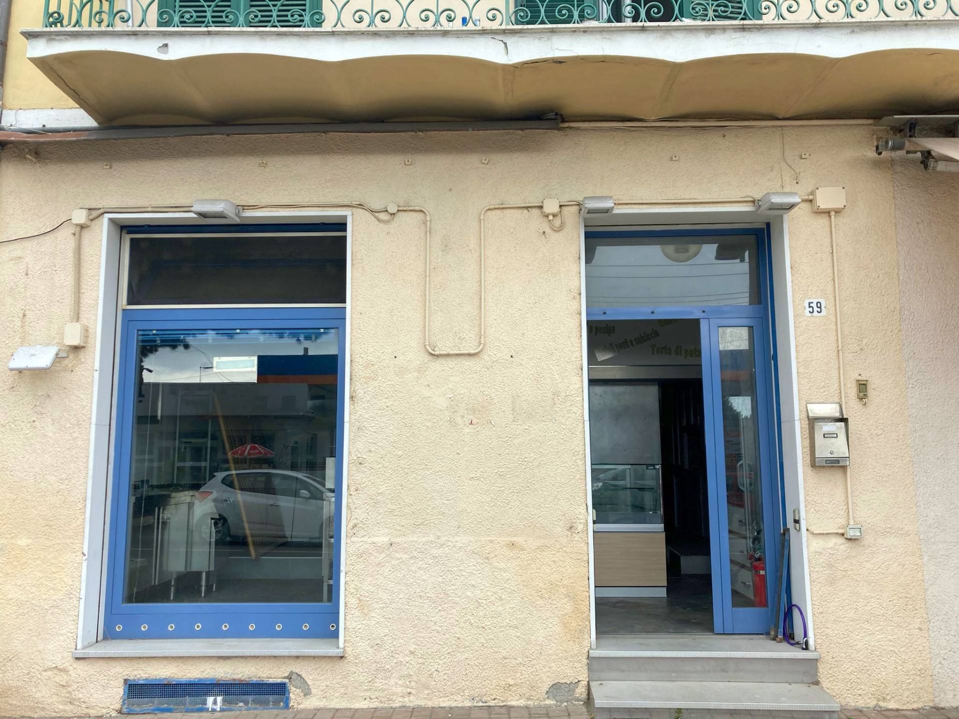 Locale commerciale in vendita a Camporosso