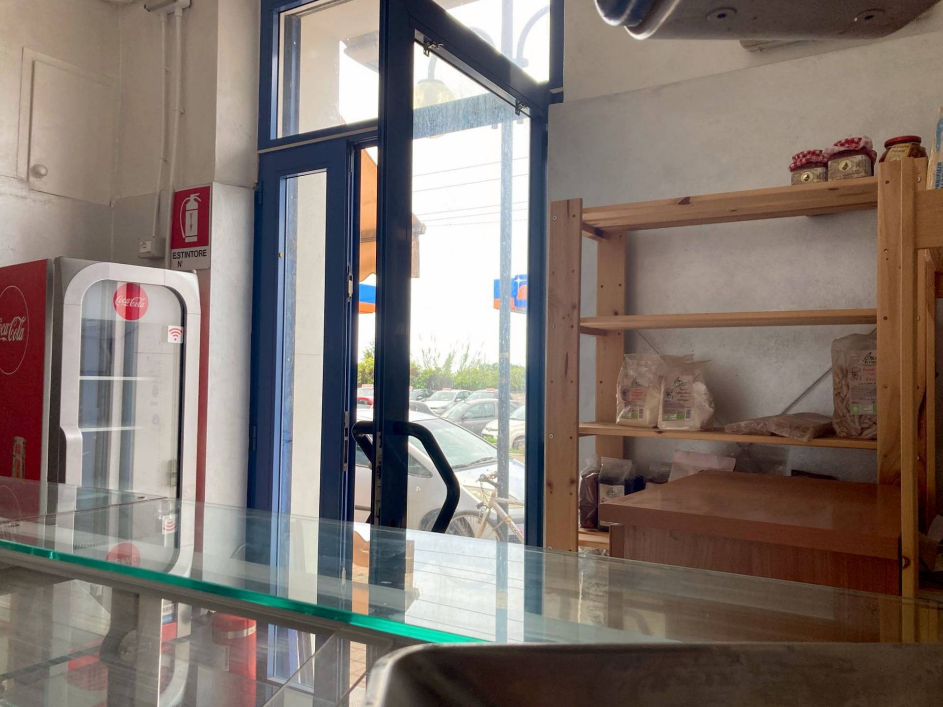 Locale commerciale in vendita a Camporosso