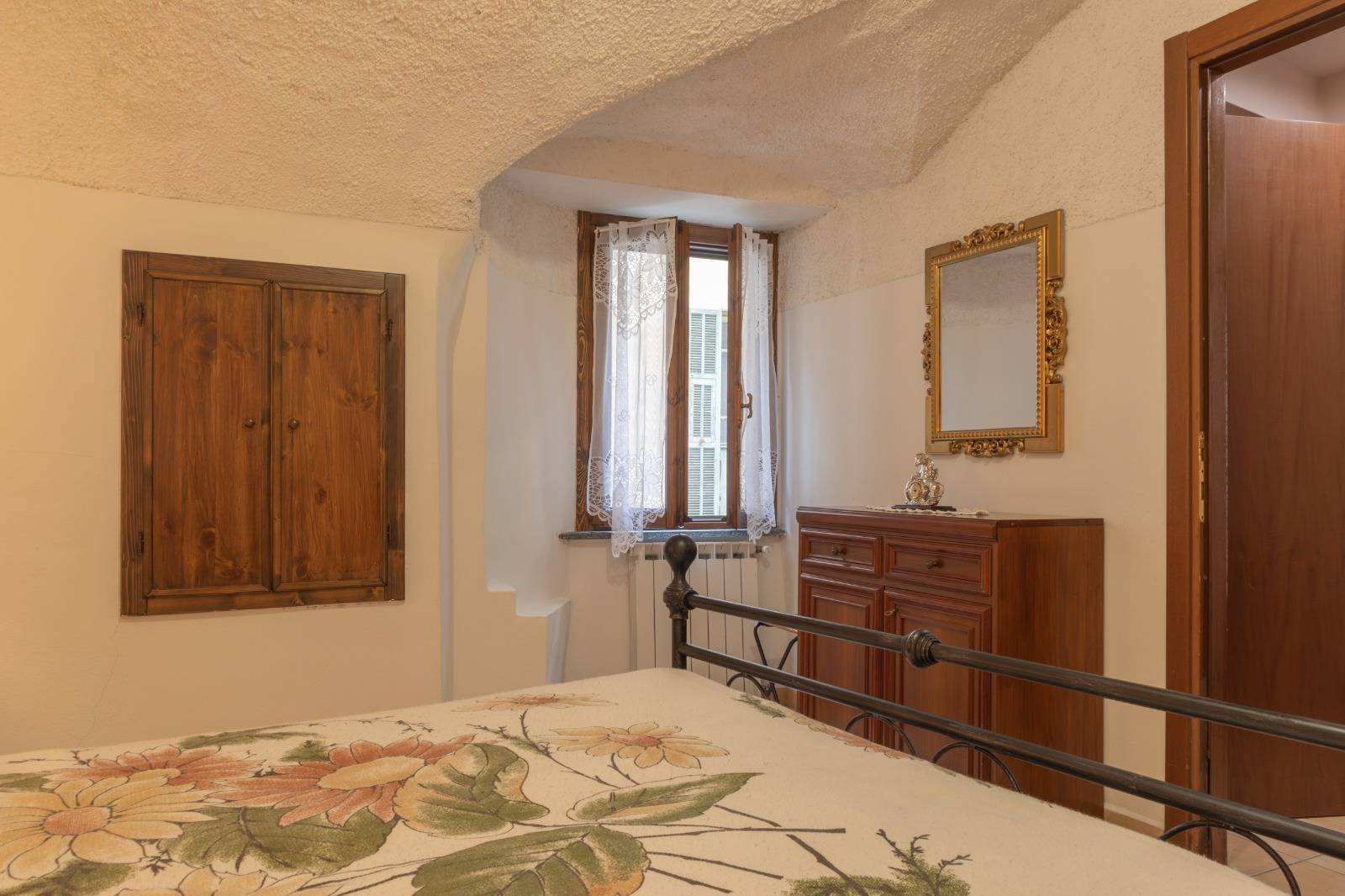 Abitazioni tipiche storiche in vendita a Pigna