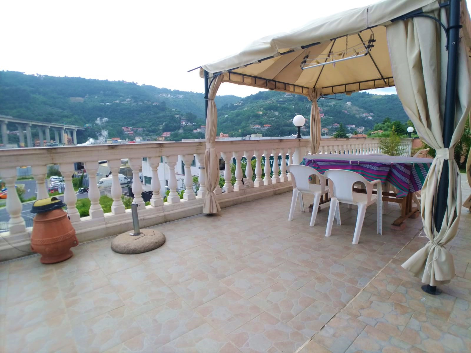 Villa bifamiliare in vendita a Camporosso