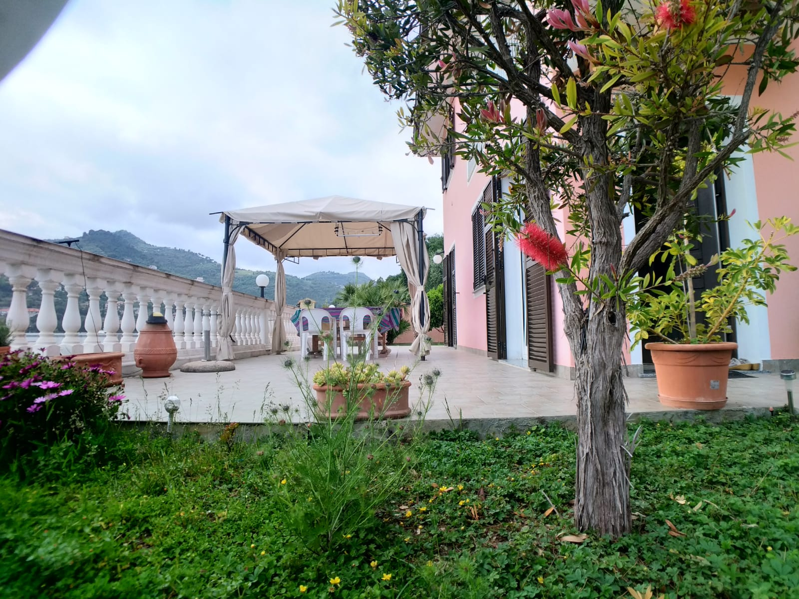 Villa bifamiliare in vendita a Camporosso