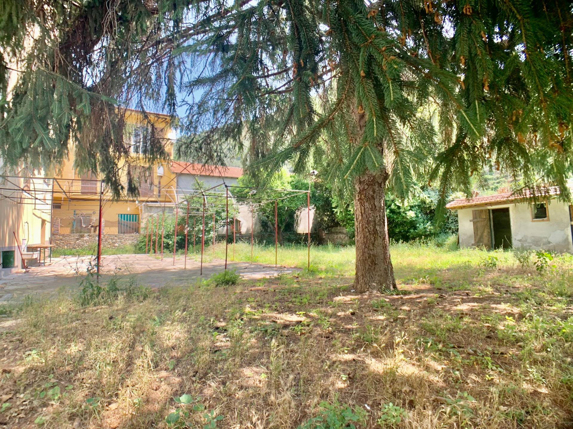 Palazzo intero stabile in vendita a Dolceacqua