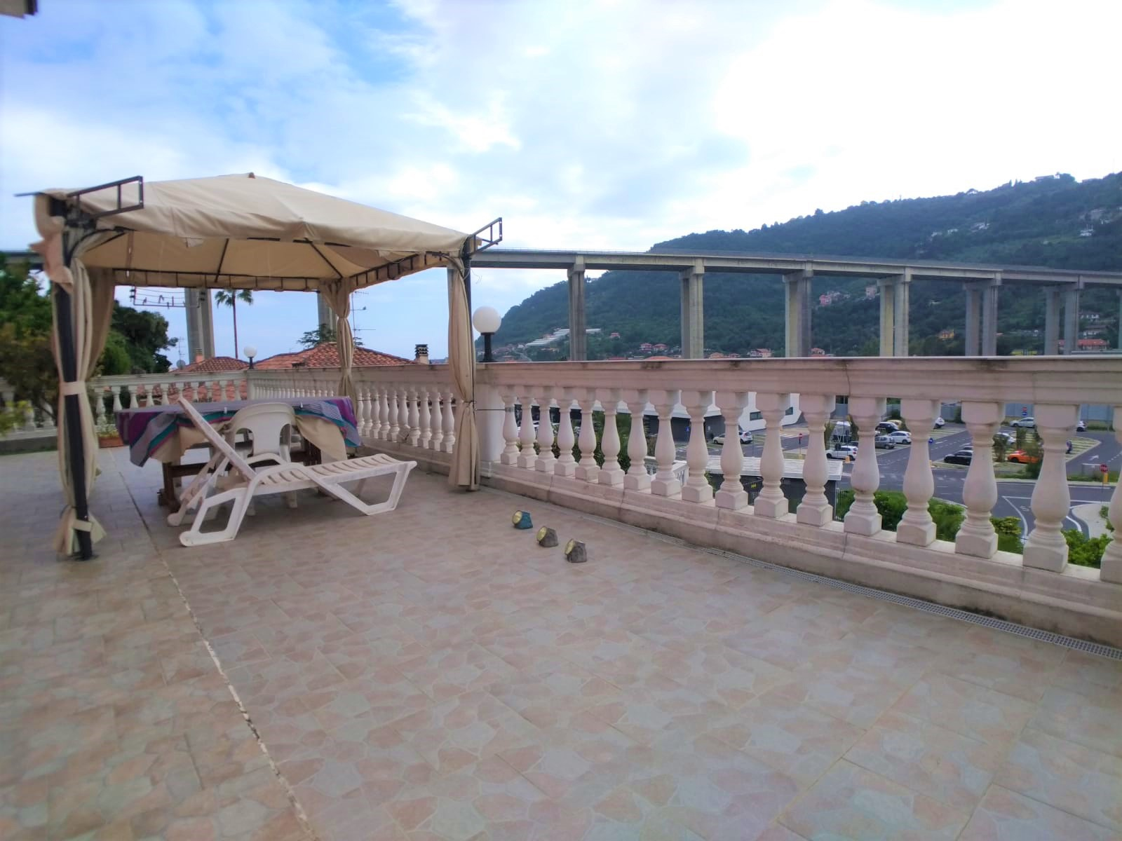 Villa bifamiliare in vendita a Camporosso