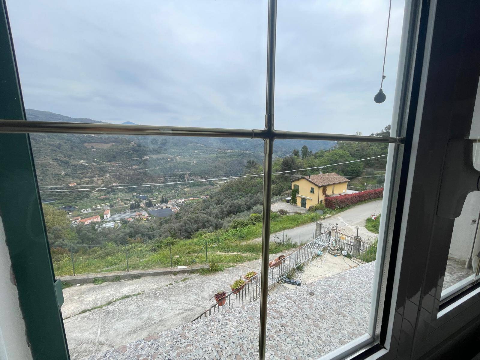 Villa bifamiliare in vendita a Dolceacqua