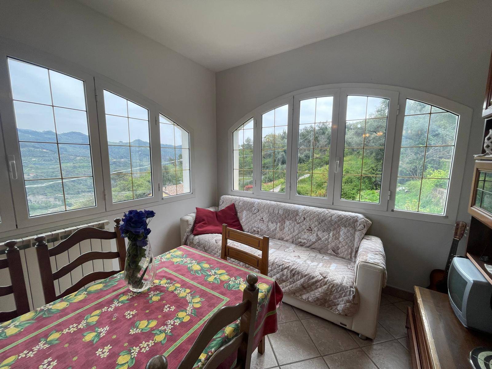 Villa bifamiliare in vendita a Dolceacqua