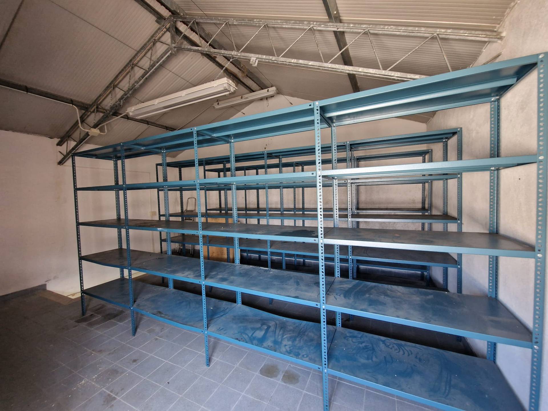 Magazzino in vendita a Camporosso