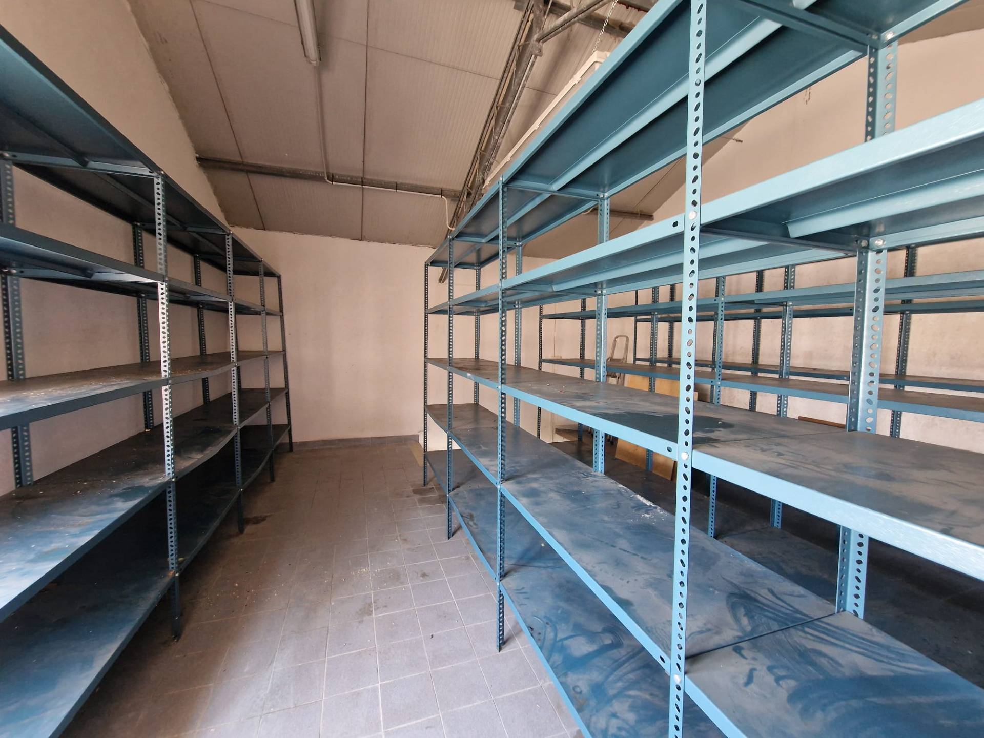 Magazzino in vendita a Camporosso
