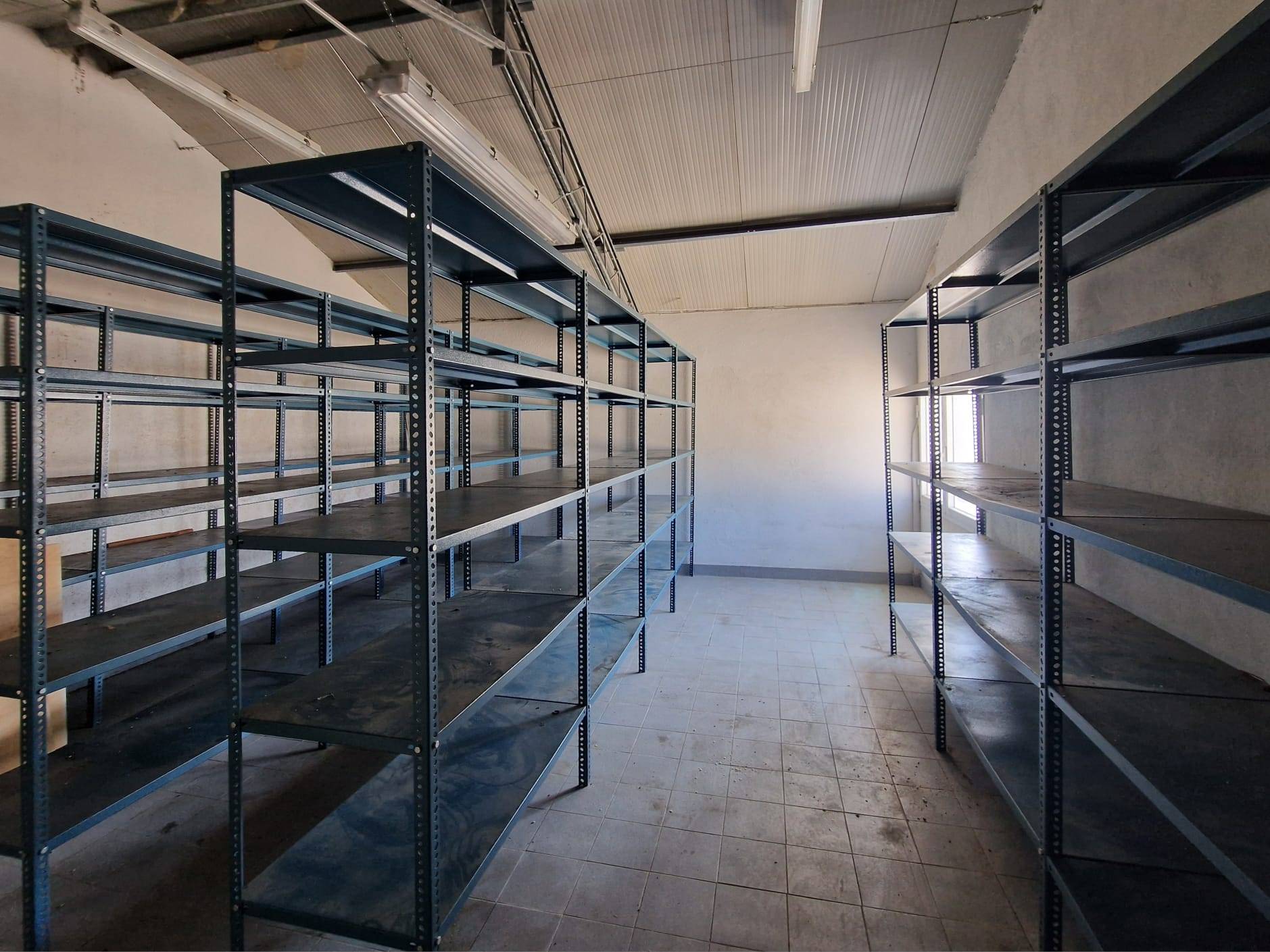 Magazzino in vendita a Camporosso