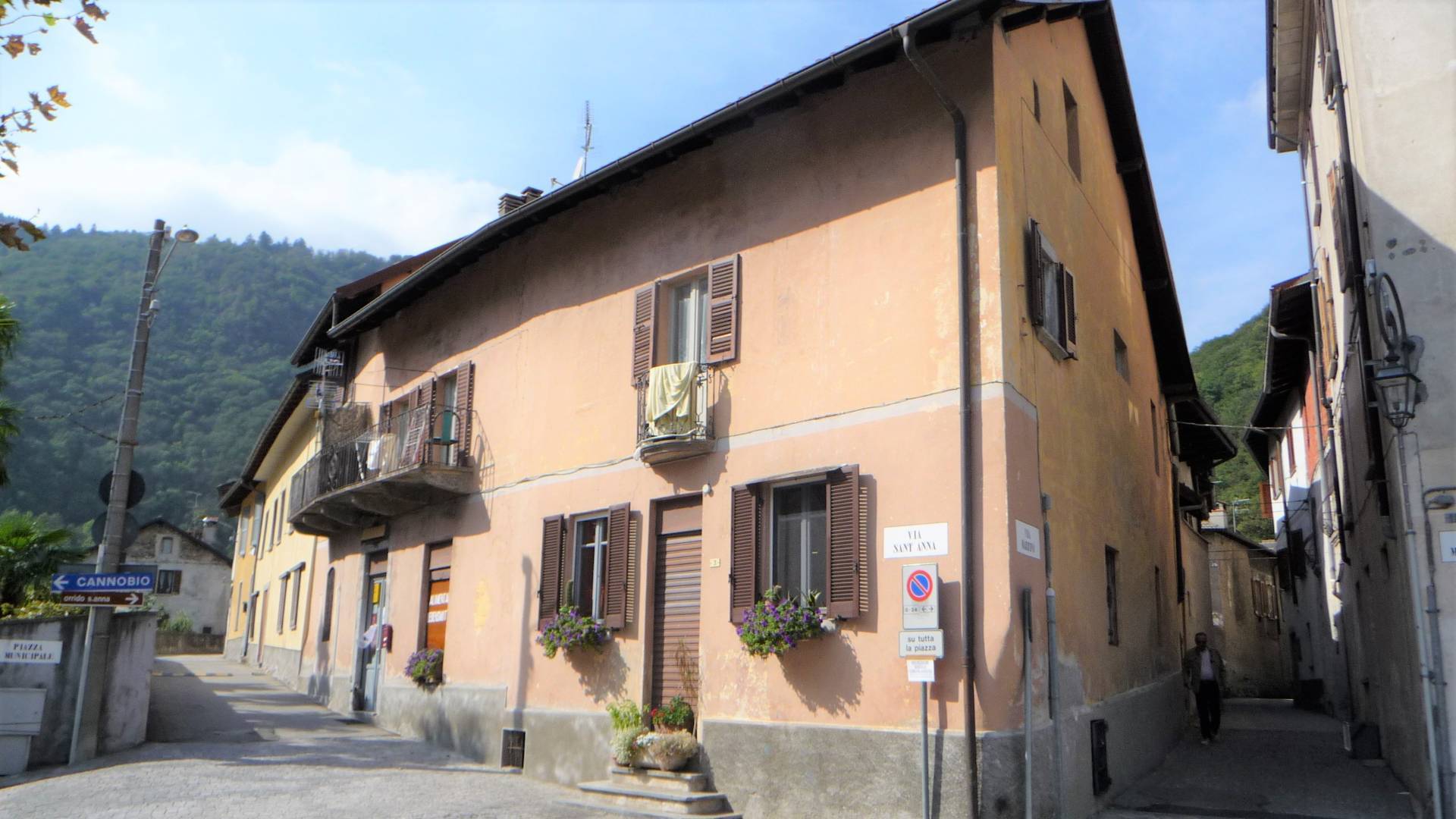 Casa indipendente con terrazzo, Cannobio traffiume