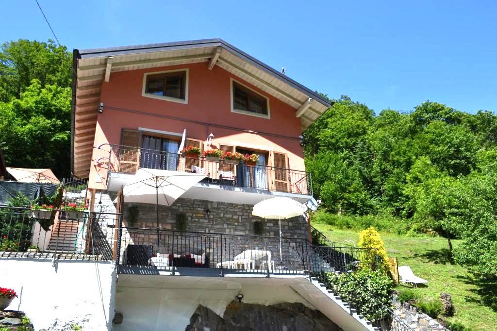 Casa indipendente con terrazzo a Valle Cannobina