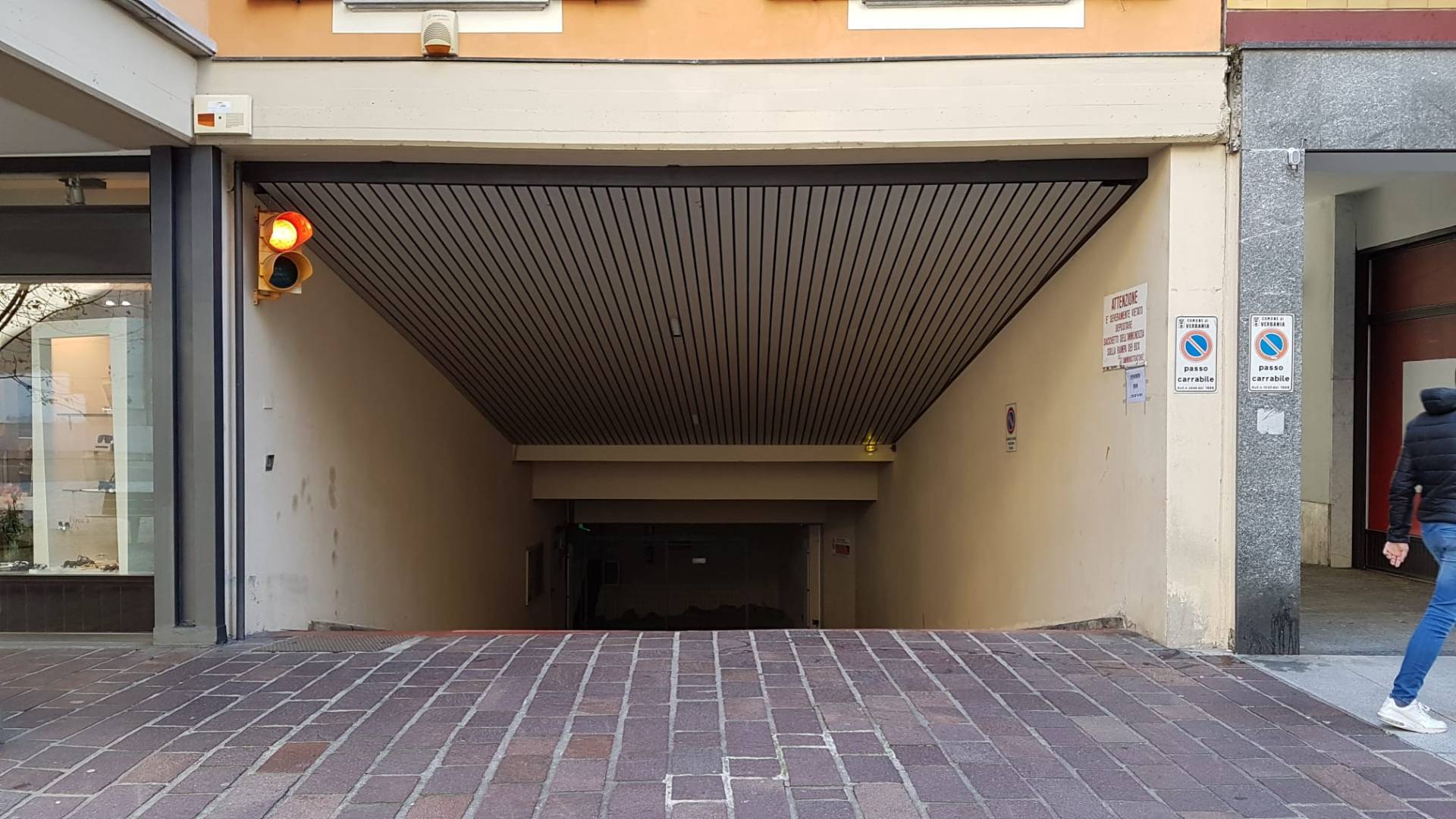 Attivit commerciale / Garage in vendita a Verbania, Intra centro