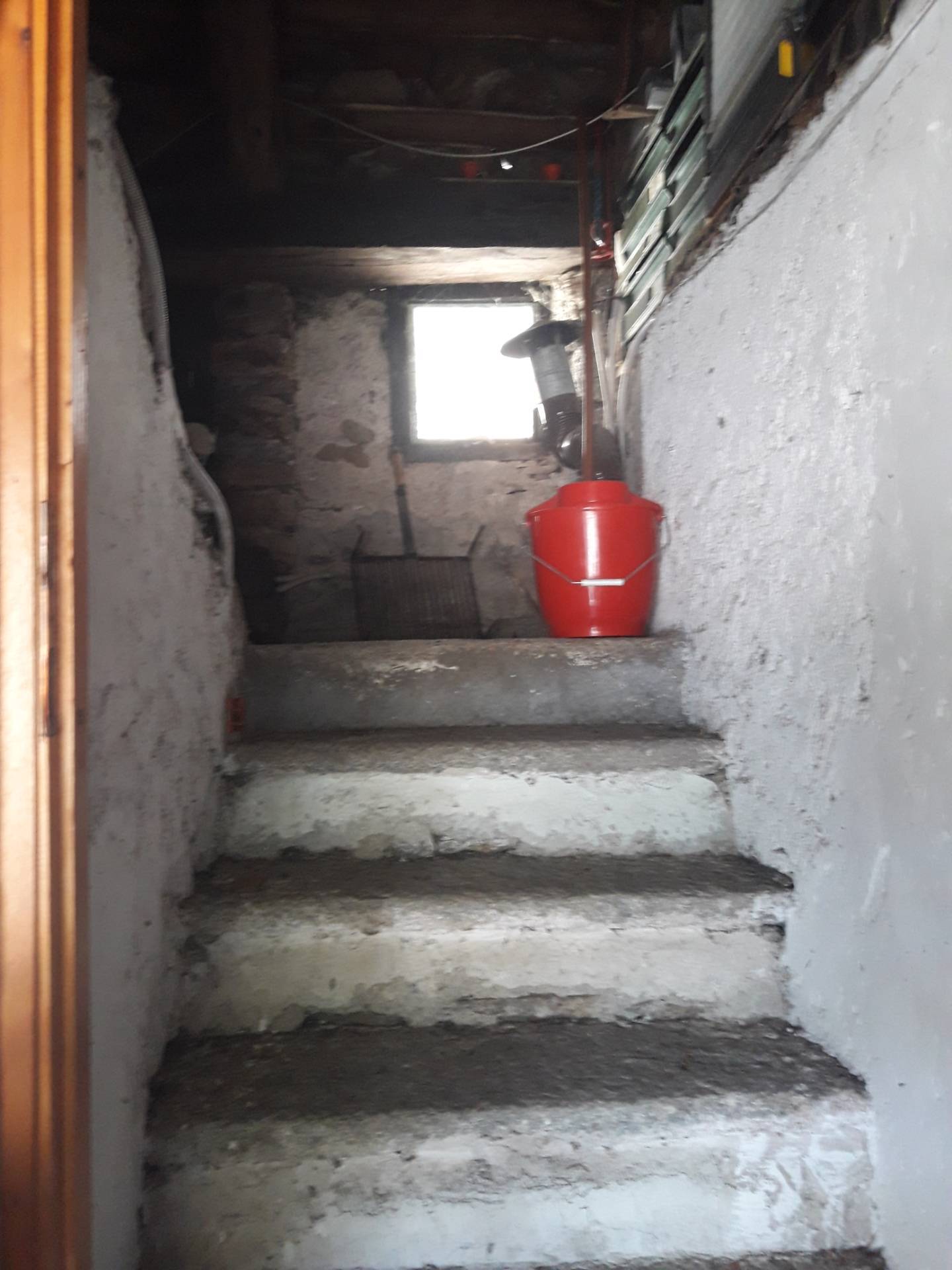 appartamento trilocale in vendita a Valle Cannobina