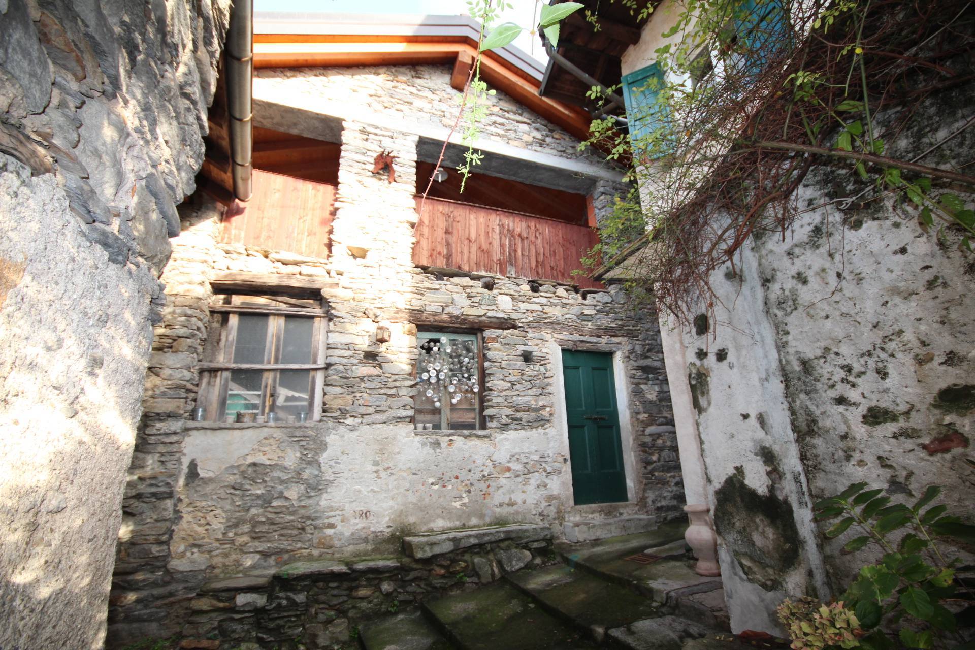 Rustico in vendita a Oggebbio, Piazza